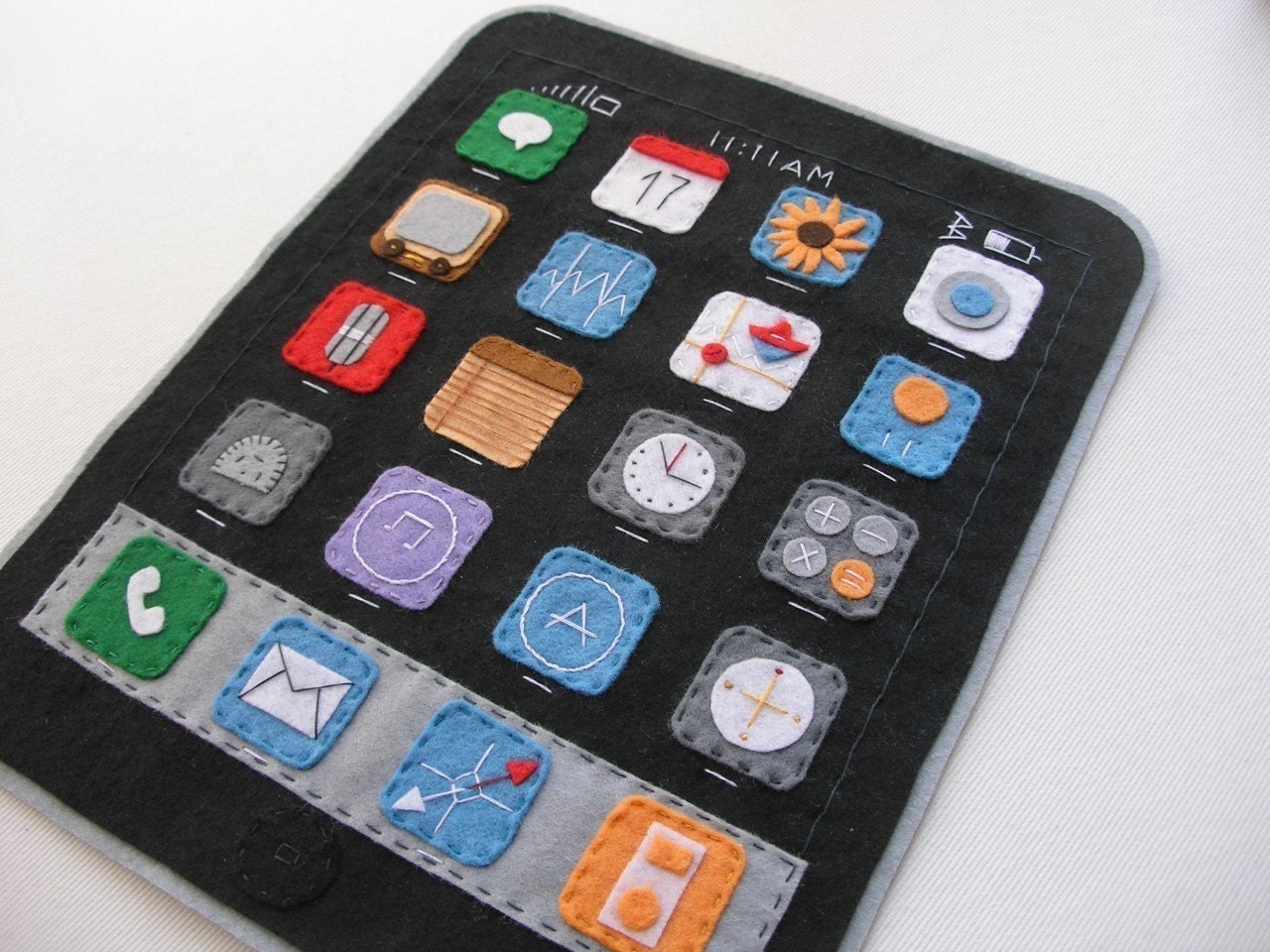The original felt ipad made by l' atelier de Luluu- suitable for the brand new ipad 2