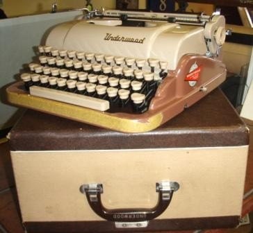 vintage typewriter ... UNDERWOOD deluxe QUIET TAB Typewriter ...