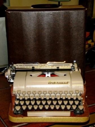 vintage typewriter ... UNDERWOOD deluxe QUIET TAB Typewriter ...