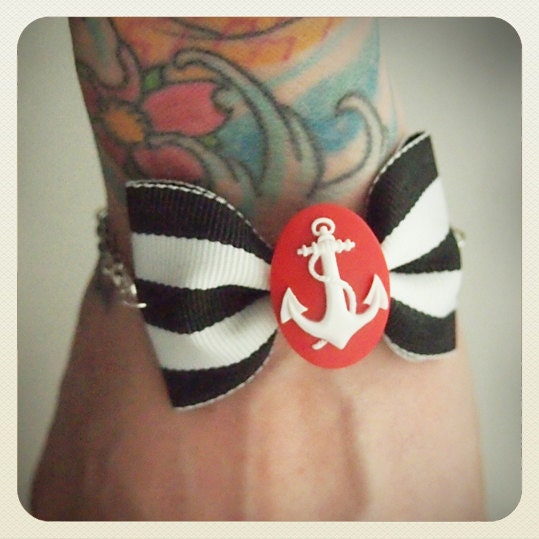 Old School Pin Up -Style Anchor Bracelet with bow