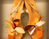 SALE vintage lucite onex metallic flower petal pumps