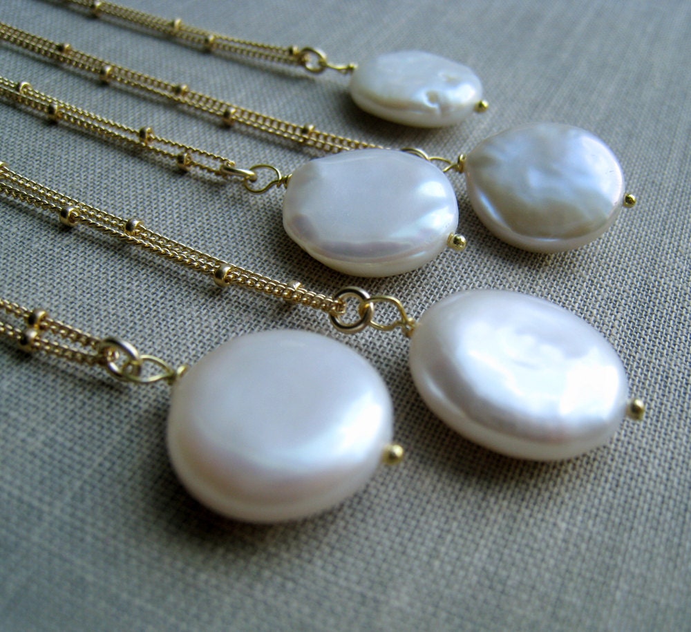 set of 4 Bridesmaid pearl necklaces, white pearl necklace, 14k gold filled satellite chain, bridesmaid jewelry, bridal party gift