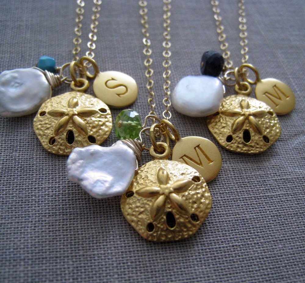 Set of 5 personalized sand dollar charm Necklace, bridesmaid initial necklace gifts, beach jewelry, bridal party gifts
