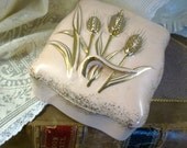 etude - gold wheat in pink porcelain