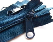Zippers: 22 Inch Ykk Purse Zippers with a Long Handbag Pull- Color 919 Navy Blue- 5 Zippers