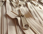 Beige 18 Inch 4.5 Ykk Purse Zippers with a Long Handbag Pull Color 572 (5) Pieces
