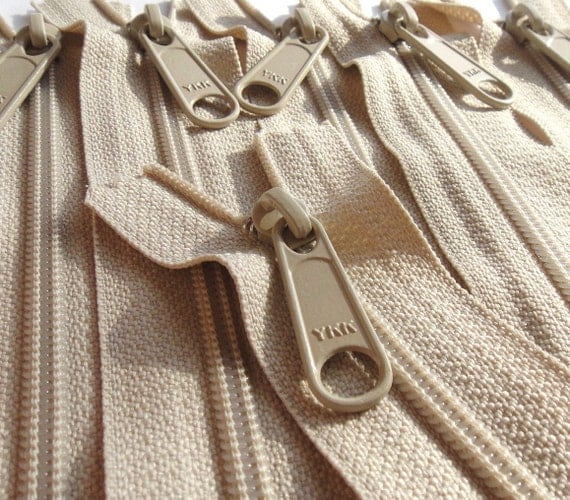 Beige 18 Inch 4.5 Ykk Purse Zippers with a Long Handbag Pull Color 572 (5) Pieces
