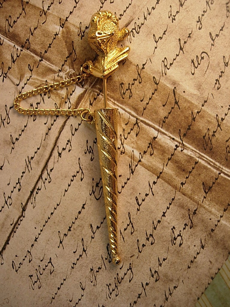 Vintage knight stickpin medieval helmet top with dagger end