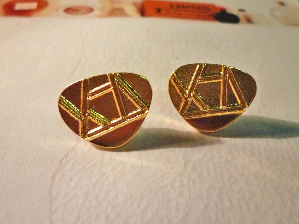 Wrap Rock Stud Earrings
