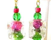 Green and fuchsia earrings, transparent bumpy glass