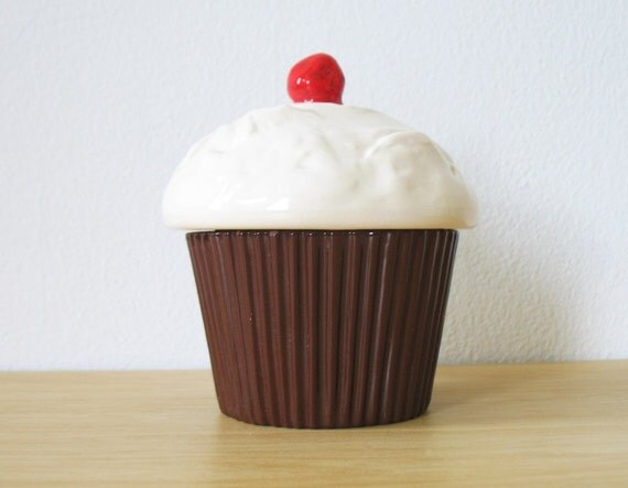 vintage 70s CUPCAKE ceramic trinket box by RustBeltThreads on Etsy