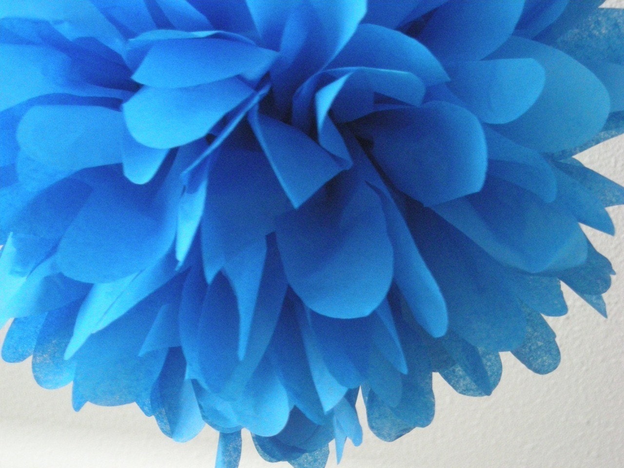 Brilliant Blue ... 1 tissue paper pom // graduation // gender reveal // wedding decorations // diy // paper flowers // aisle marker Il_570xn