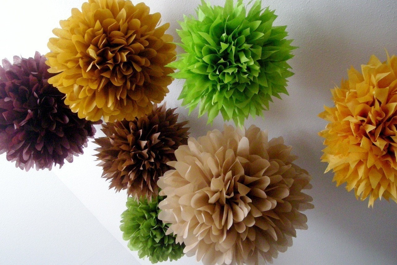 Fawn and Forest ... 10 tissue paper poms // wedding decorations // diy // paper flowers // forest theme Il_570xn