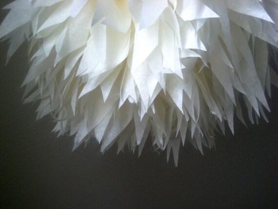 Ivory ... 1 tissue paper pom // wedding // diy // anniversary // baptism // graduation // baby shower // party decorations Il_570xn