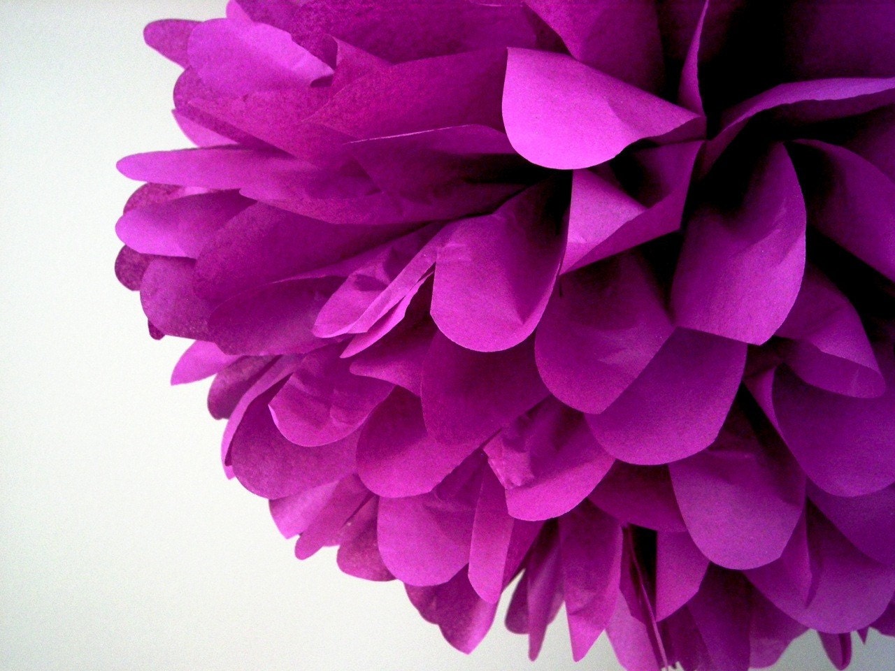 Plum ... 1 tissue paper pom // wedding decorations // diy // purple // birthday party // nursery decoration Il_570xn