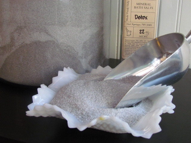 DETOX Mineral Bath Salt - 22oz Glass Bottle