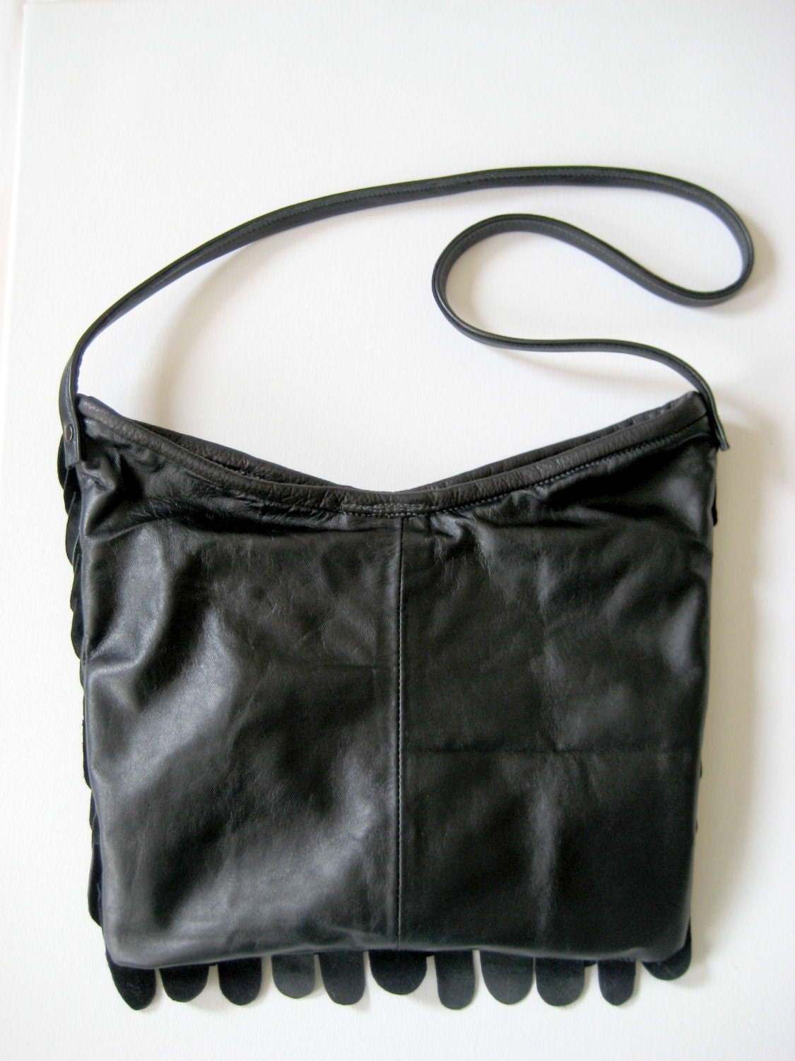 M scale dark bag