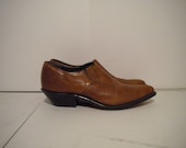 Sz 7.5 Men Sz 9 Women Vintage Carmel Brown Leather Shoes.