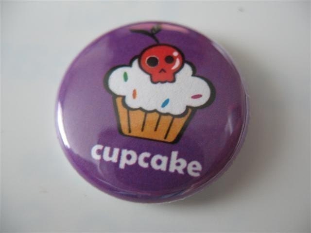 Cupcake 1 inch pinback button / magnet
