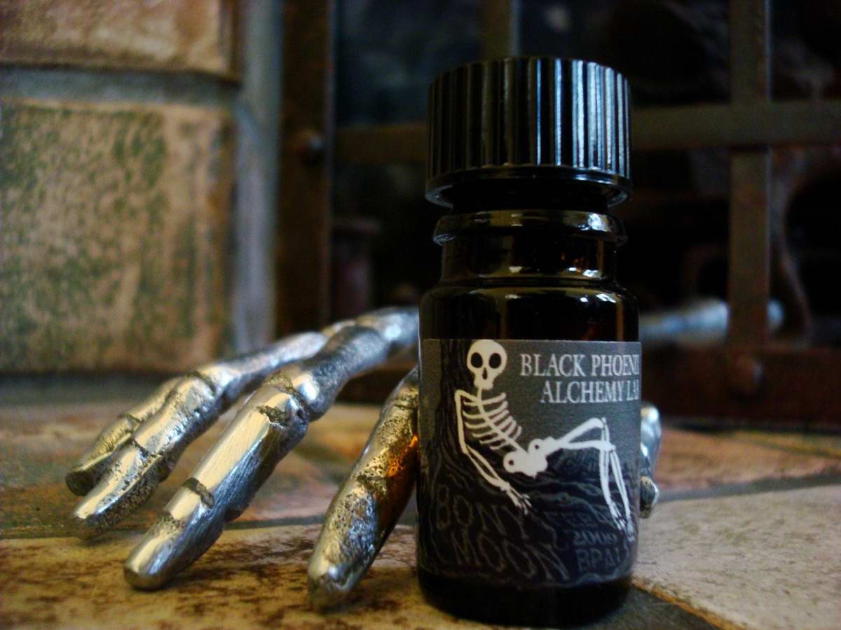 Bony Moon 2009 - 5ml - Black Phoenix Alchemy Lab Vintage