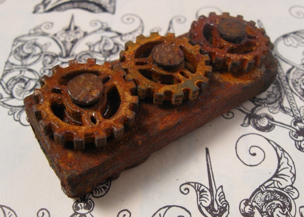 Steampunk USB Drive - Rusted Industrial Wasteland - 3 Gears that all move in conjunction..16 GB