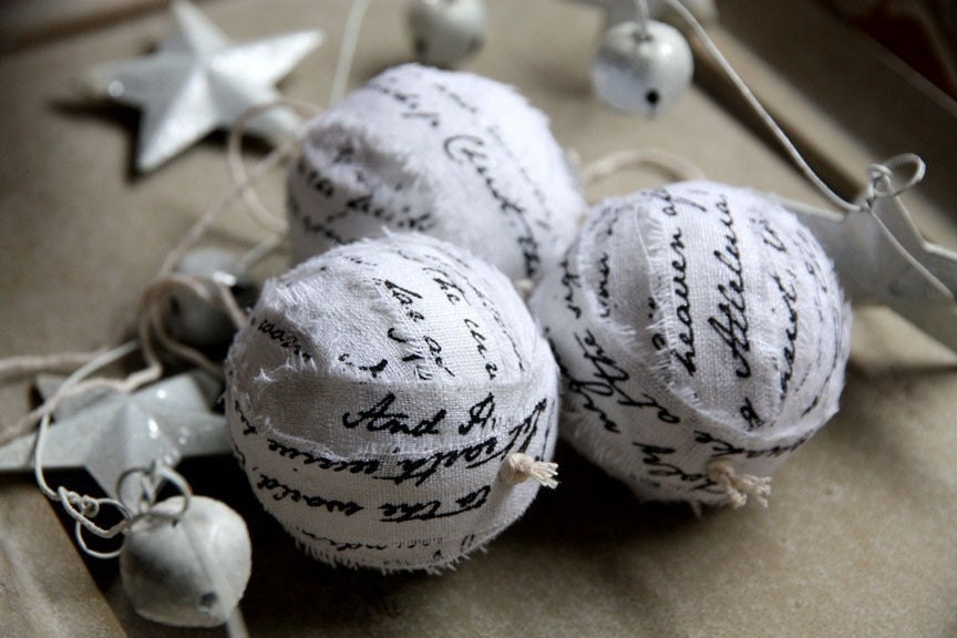 Christmas ornaments / Christmas decorations - Hymn ragballs - WHITE (set of 3)