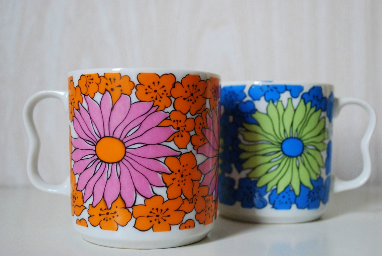 vintage / / SET OF FOUR / / retro / coffee cups