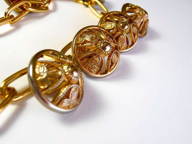 Charm bracelet with metallic vintage buttons