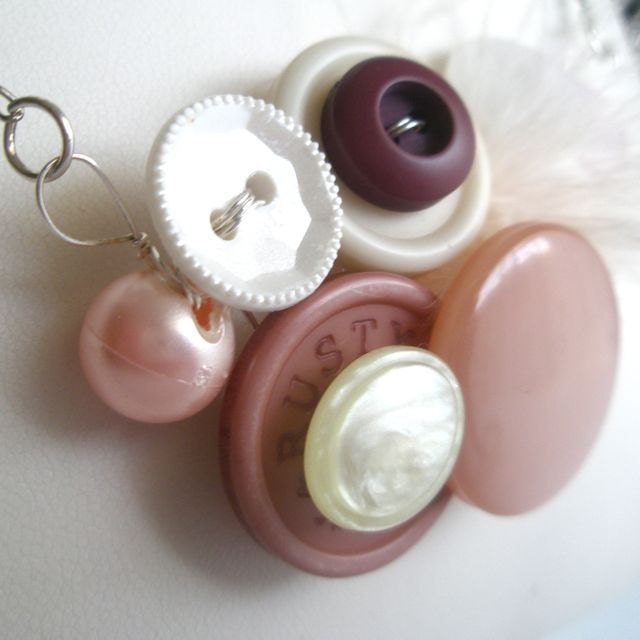 Shabby chic wedding vintage button necklace, pendant, pinks.