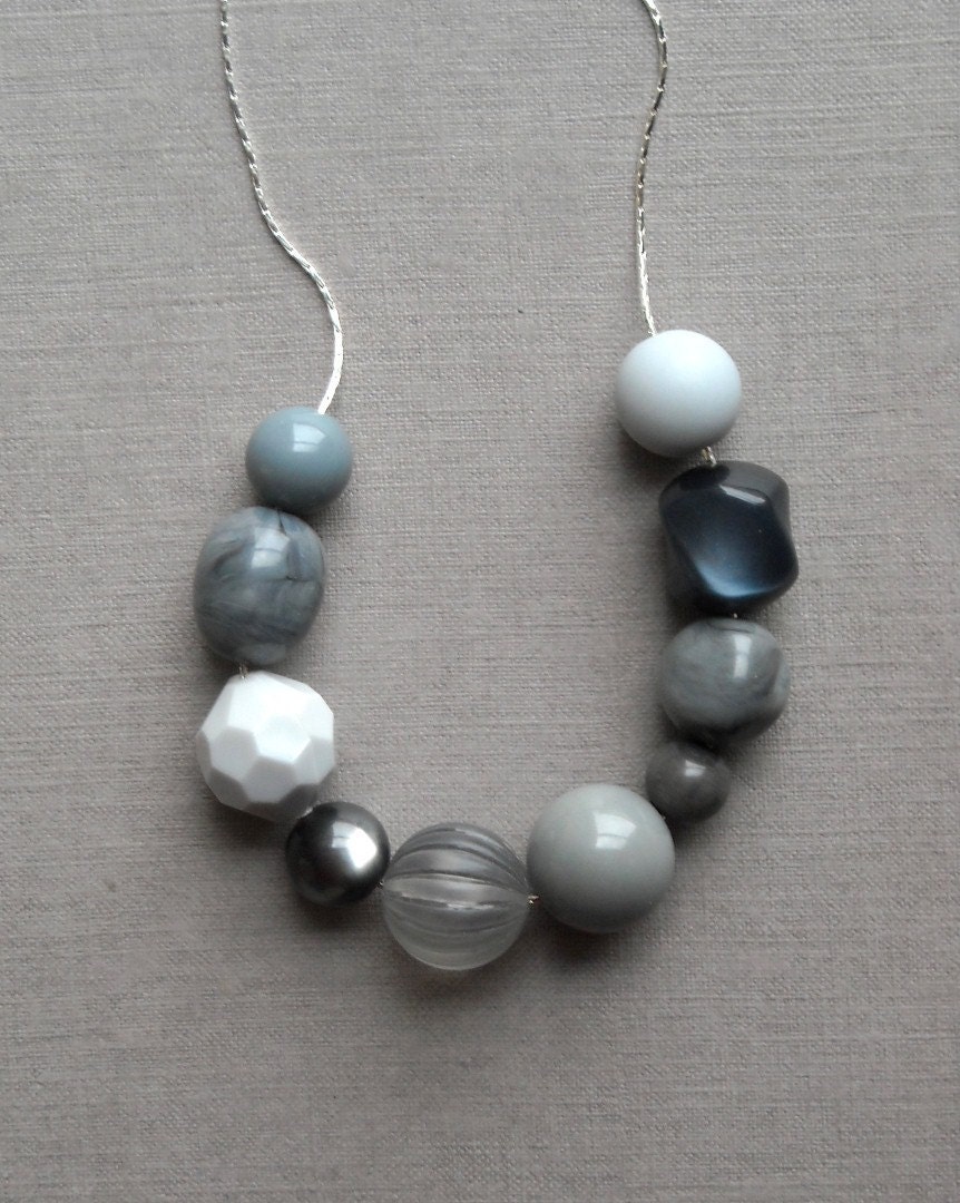 sandburg necklace - vintage lucite and silverplated chain