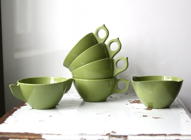 Green by Vintage with Cups Plastic Tea green  Creamer cups vintage and impulseART