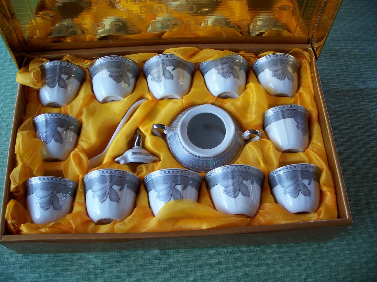 1987 Yamasson 24k Trimmed Porcelain 15 Piece Tea Service Boxed
