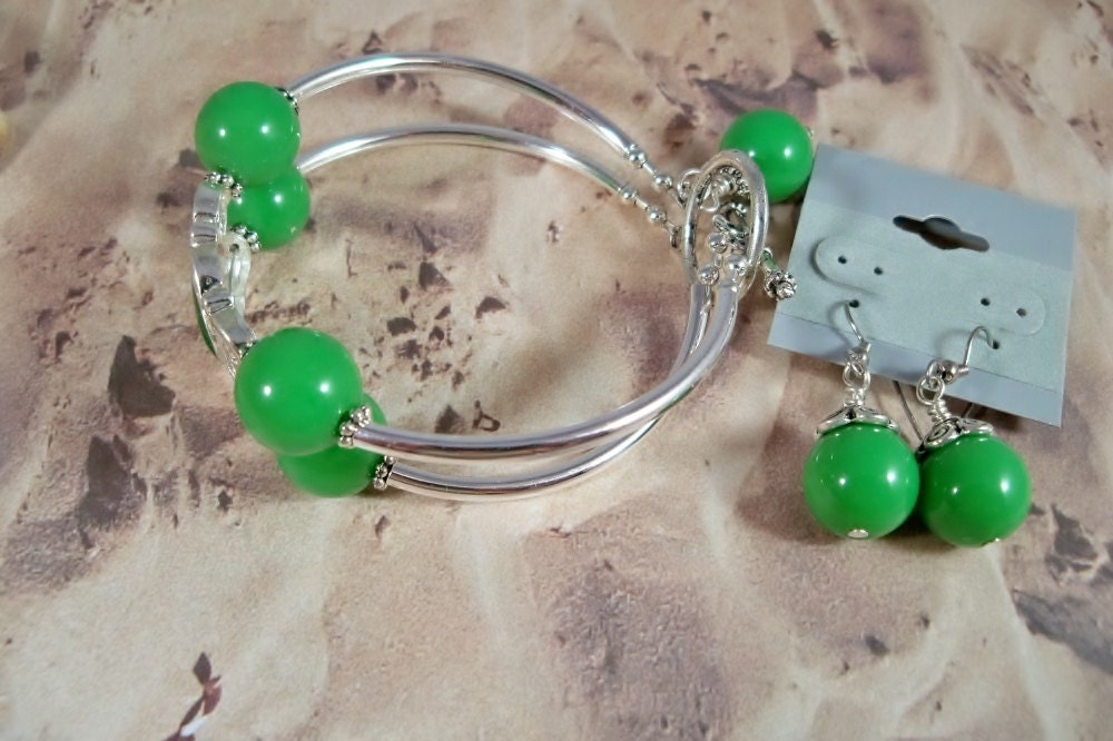 Green and Silver Jewelry Set Bracelet and Earrings