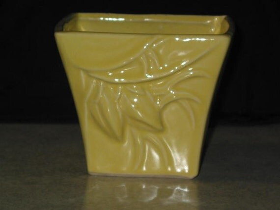 mccoy pinecone planter