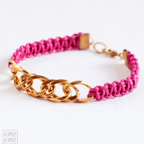 Bracelet gold-plated shiny brass chain and macrame knots - Fuchsia - Chain bracelet - Friendship bracelet - neon jewelry - mothers day