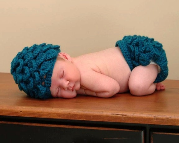 Crochet Pattern. Newborn Ruffly Diaper Cover and Hat. Photo Prop. Crocodile Stitch. PDF