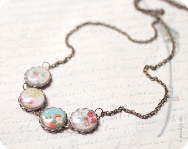 Flower bib necklace - Shabby Chic (BN006)