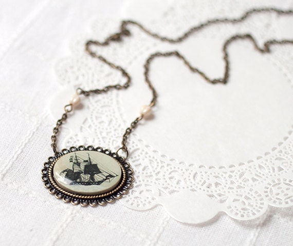 Vintage Ship necklace (N038)