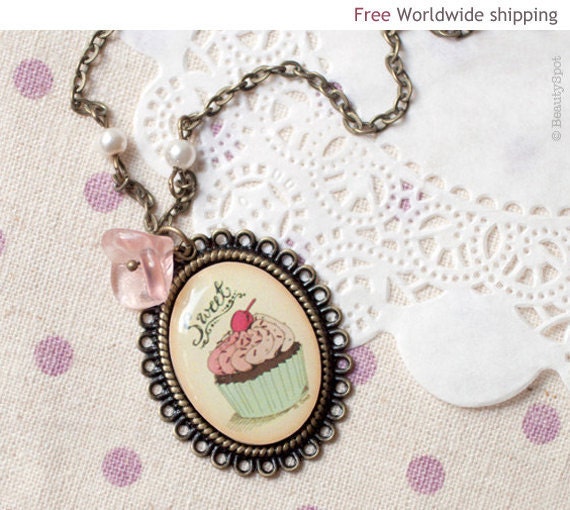 Pink Cupcake necklace (N021)