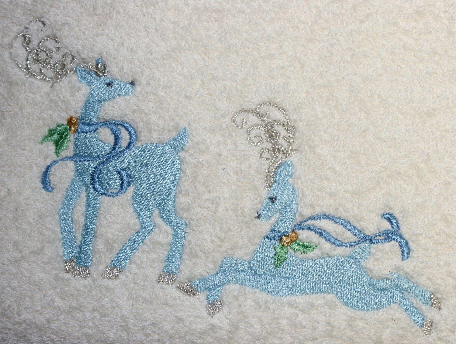 Christmas Reindeer Bathroom Towel Set by misty1718 on Etsy