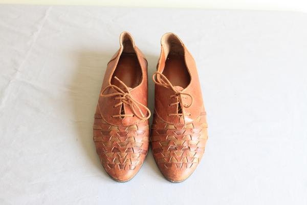 vintage Pale woven leather Hurache oxfords / leather flats / size 11