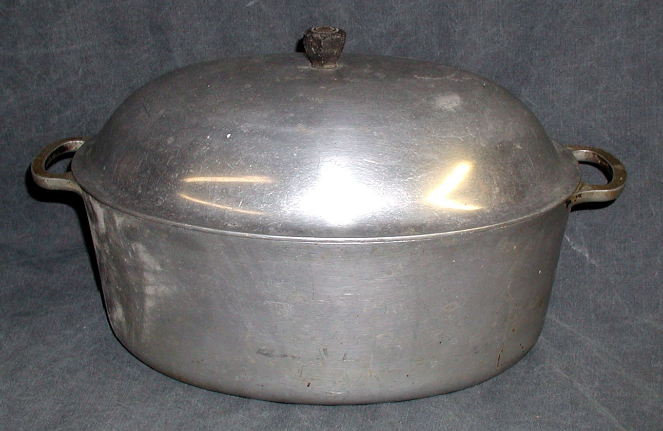 Dutch Oven BIG Cast Aluminum POT Majestic Cookware Vintage