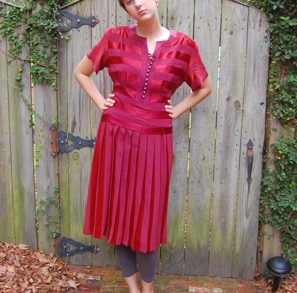 SALE Red 1940s Pleated Dress, Size Large