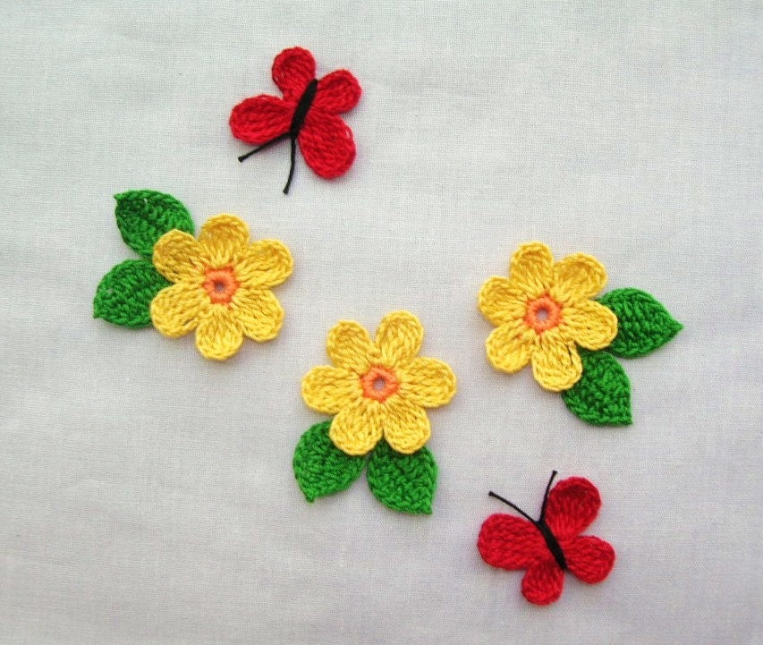 handmade  Crocheted    yellow  daisy   flowers  embellishments/appliques/cards/scrapbooks