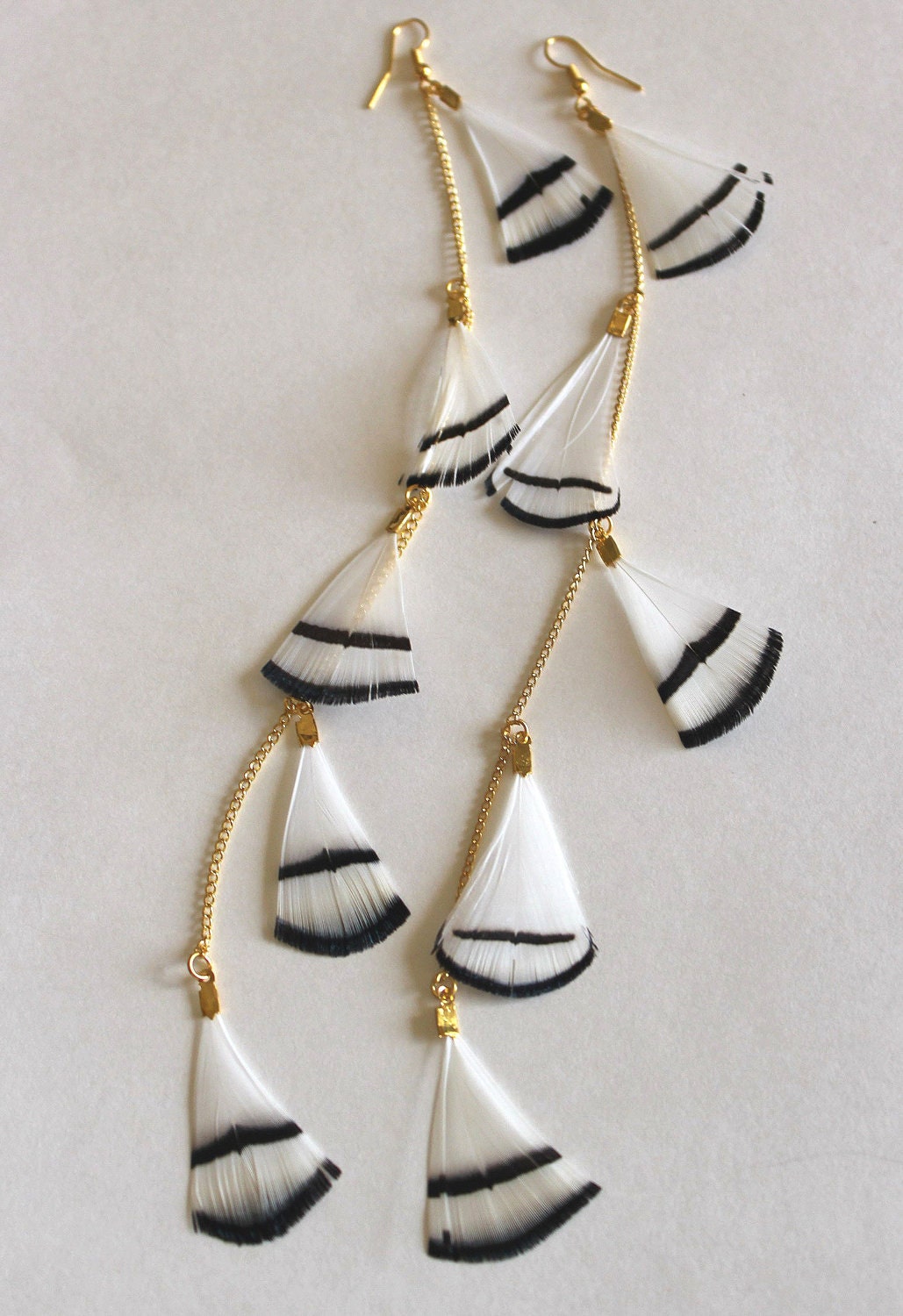 Feather earrings long black and white on golden chain