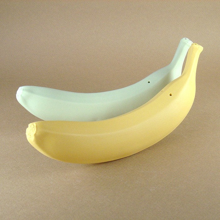 Banana salt and pepper shaker set