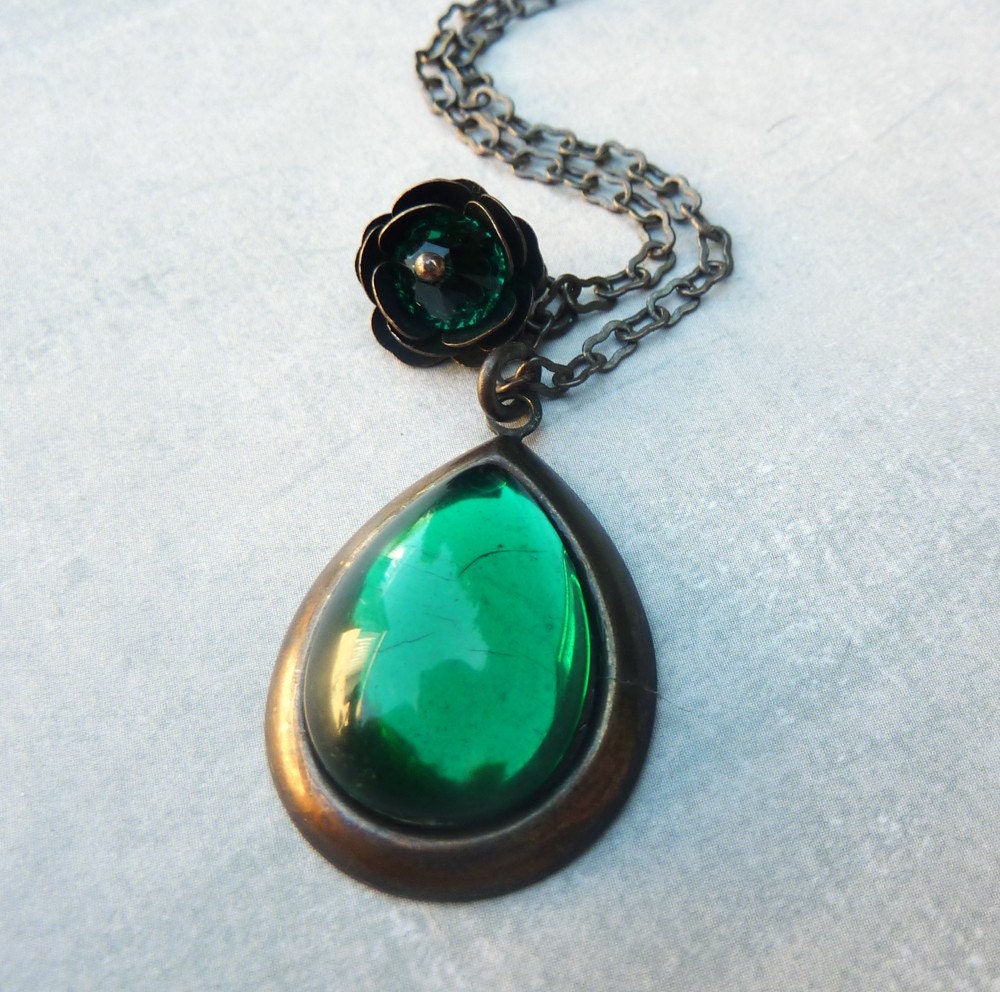 Emerald Teardrop Jewel Necklace