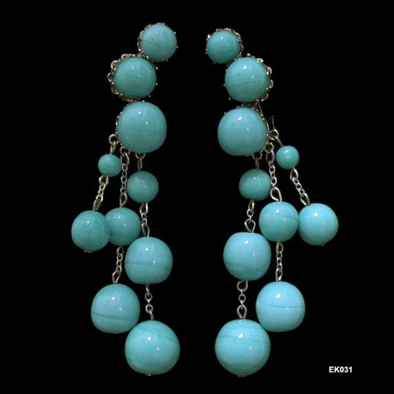 Vintage Vogue Pendant Earrings Turquoise Glass