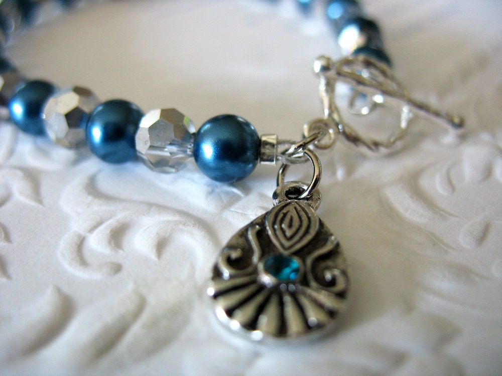 Pearl and Glass Beaded Bracelet with Charm Blue and Silver