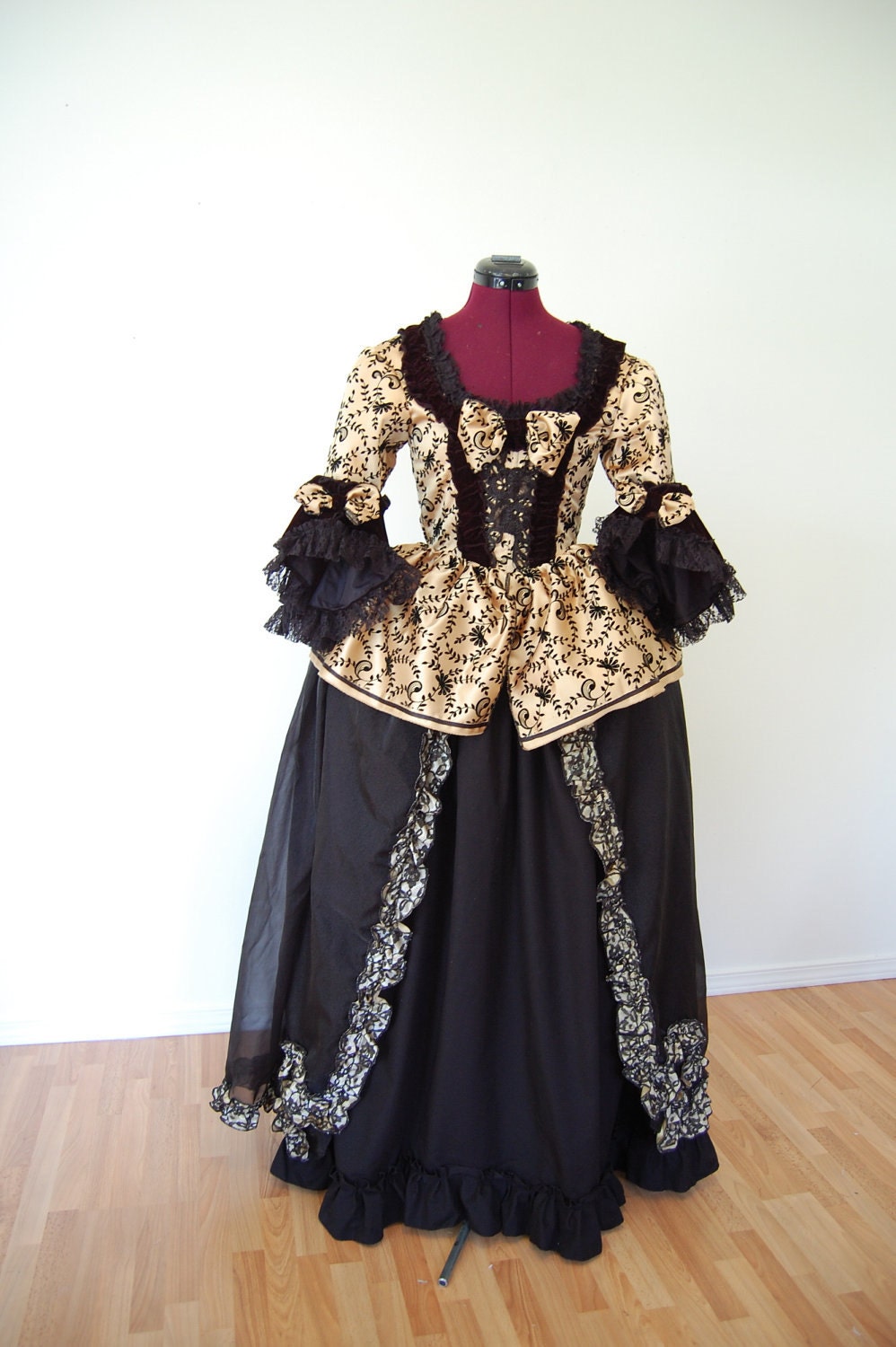 Stunning yellow and black Marie Antoinette rococo Victorian inspired dress fits waist 26 to 28 inches comes with hips
